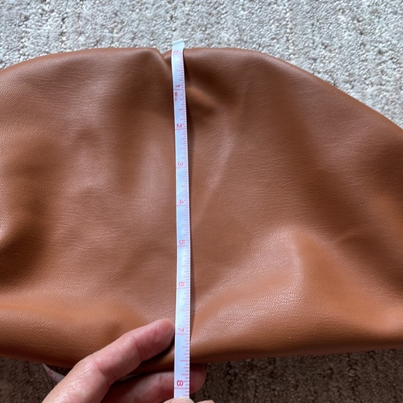The Pouch Bag in vegan cognac leather - Picture 5 of 10
